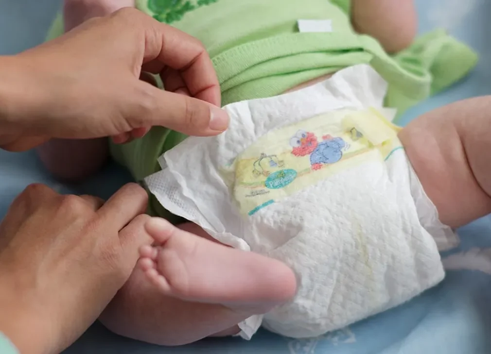 How_to_change_a_diaper_1536x680-min